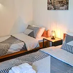 2 Bedroom Cozy In Prázdninový dům