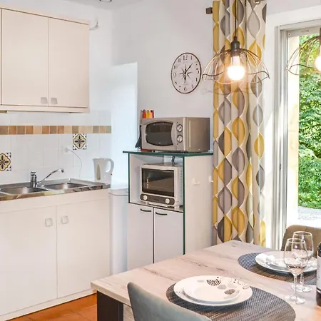 Holiday home 2 Bedroom In Vitrac *